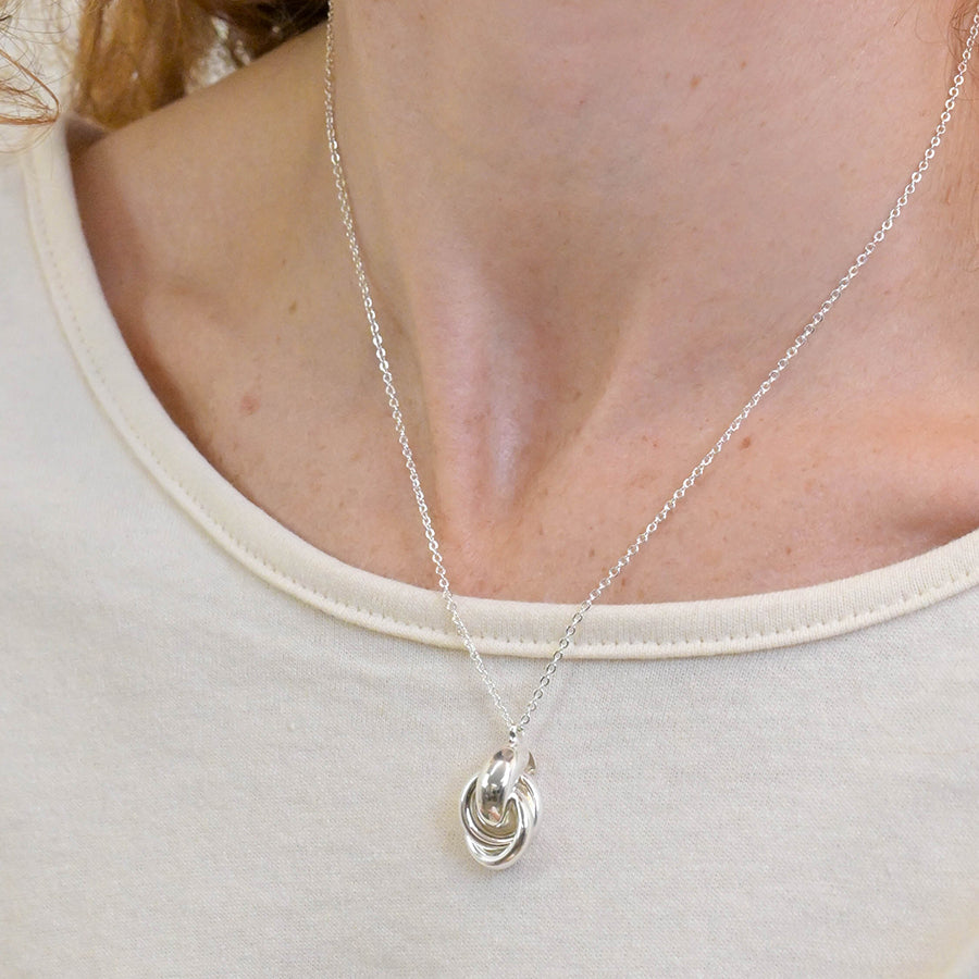 POM Silver plated polished knot necklace