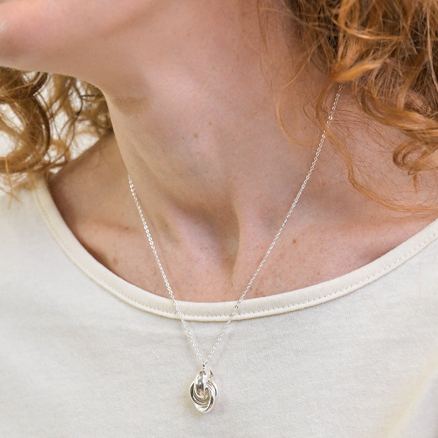 POM Silver plated polished knot necklace